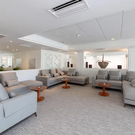 فندق Sky Senses 4*